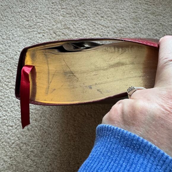 English Standard Version ESV Study Bible Tru Tone Cover Embossed Burgundy Red - Picture 9 of 12